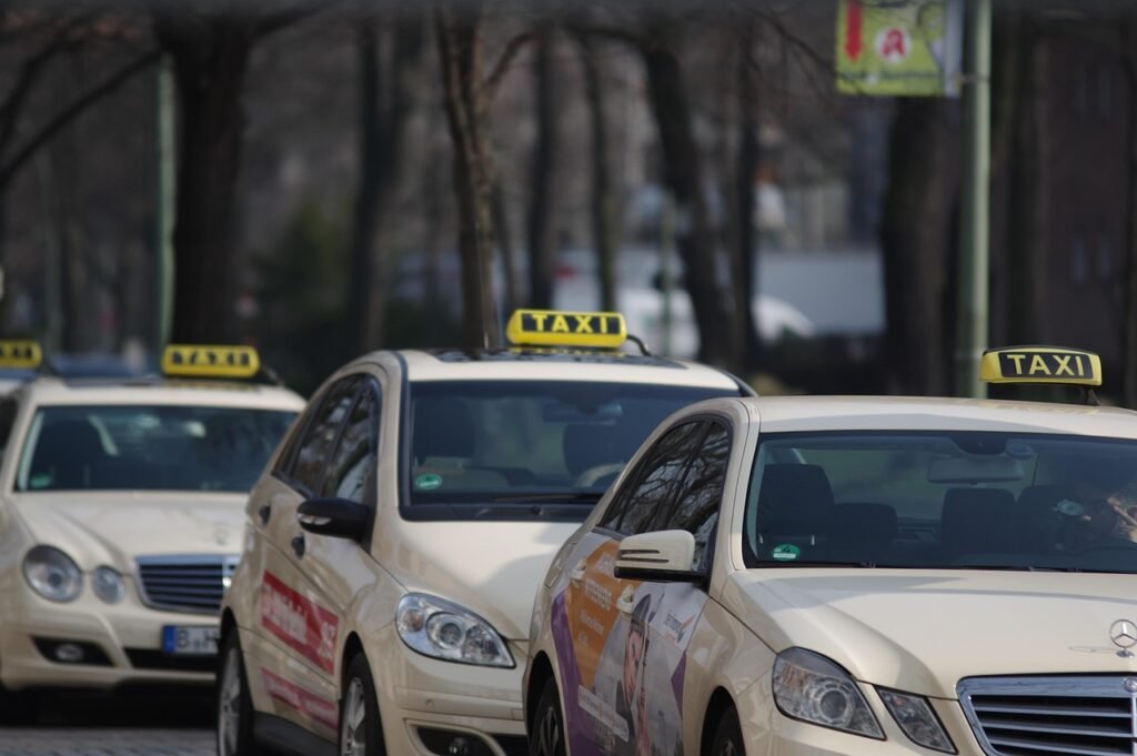 taxi, taxe, taxi stand, traffic, taxi rank, passenger transport, passenger traffic, automobile, city, culture, taxi, taxi, taxi, taxi, taxi, taxi stand